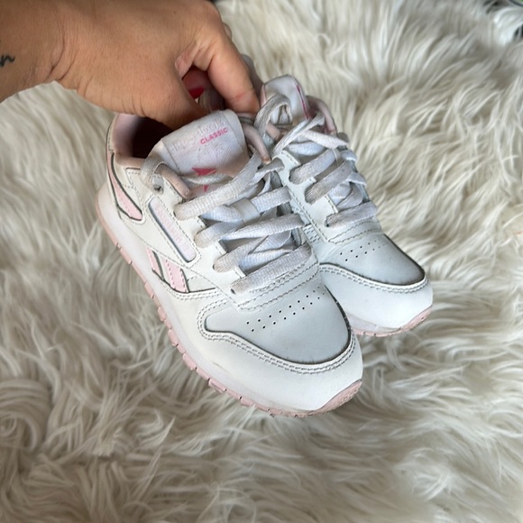 Girls Reebok Classic Runners - 11 - Picture 4 of 5